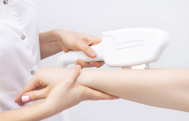 TRIỆT FULL TAY • 450K / 1 buổi • 3.000K / 10 buổi • 4.800K / Bảo hành 5 năm